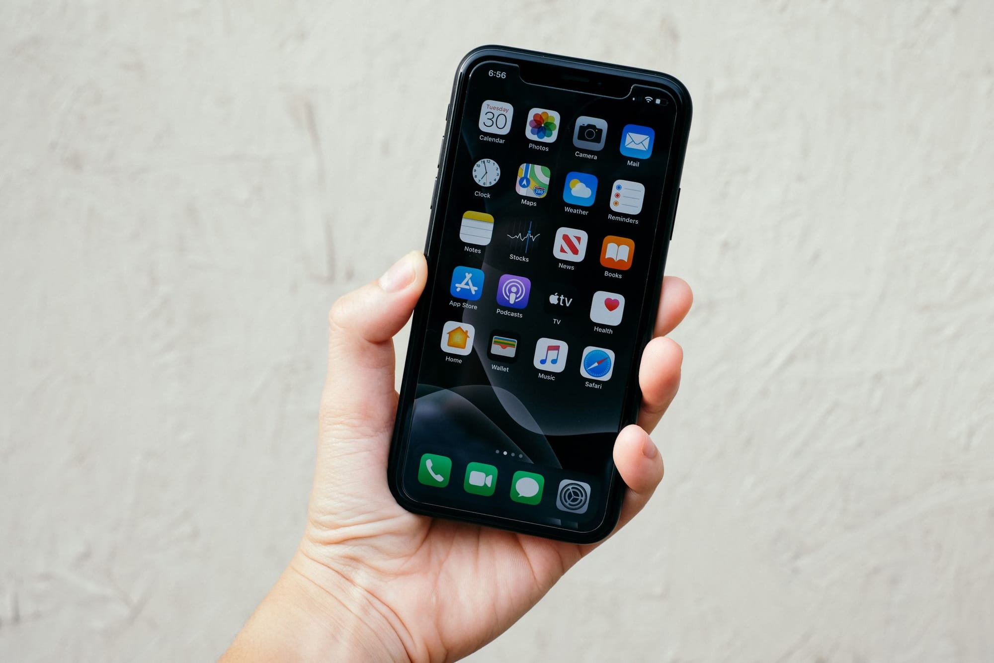 Are Online Auction Sites with Apps Better?